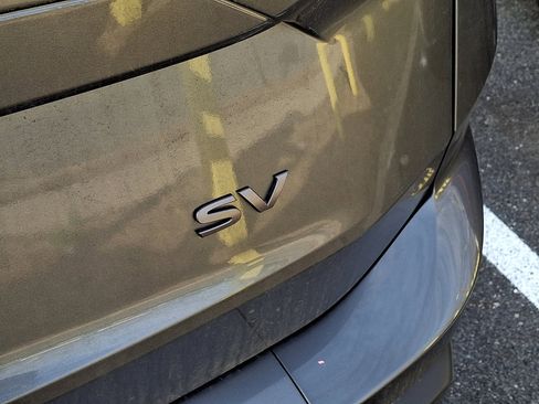 Used 2024 Nissan Rogue SV image 4