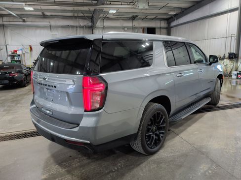 Used 2023 Chevrolet Suburban High Country w/ Advanced Technology Package AWD/4WD image 3