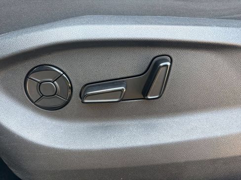 Used 2026 Volkswagen Tiguan SE AWD/4WD image 18