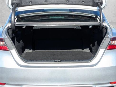 Used 2023 Toyota Camry SE image 6