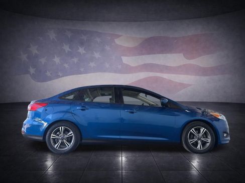 Used 2018 Ford Focus SE w/ SE Appearance Package FWD image 6