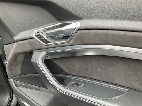 Used 2019 Audi e-tron Prestige w/ Prestige Package image 66