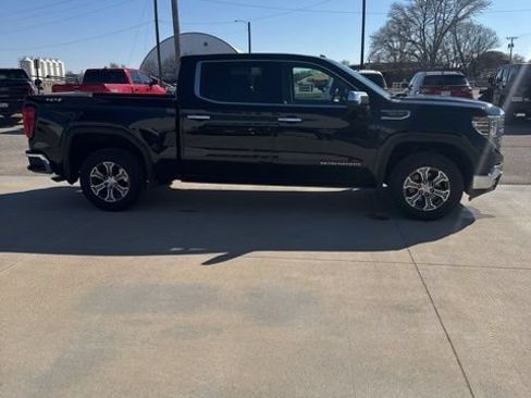 Used 2025 GMC Sierra 1500 SLT AWD/4WD image 5