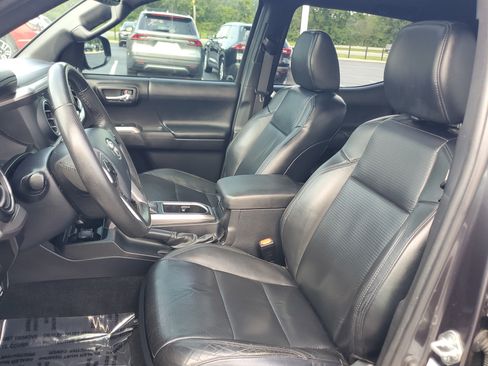 Used 2020 Toyota Tacoma Limited AWD/4WD image 19
