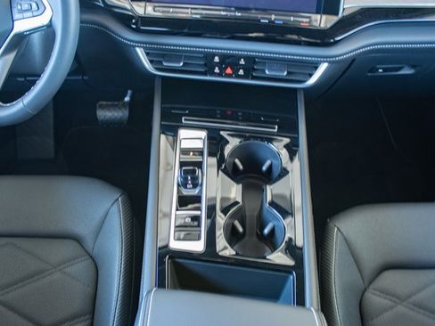 Used 2024 Volkswagen Atlas Cross Sport SE image 42