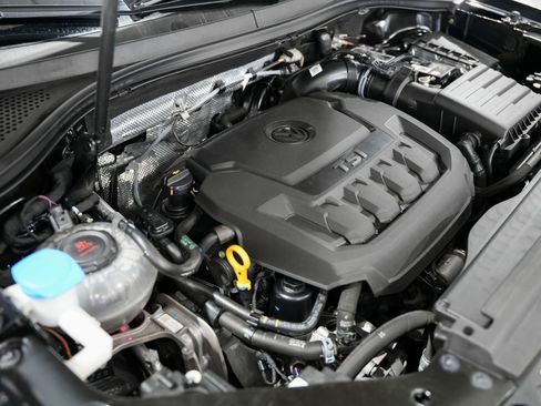 Used 2022 Volkswagen Tiguan SE R-Line AWD/4WD image 45