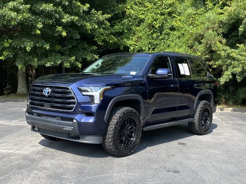 Used 2024 Toyota Sequoia SR5 w/ SR5 Premium Package AWD/4WD image 5