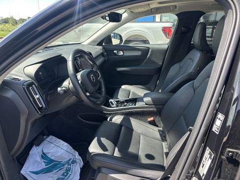 Used 2026 Volvo XC40 B5 Plus AWD/4WD image 9
