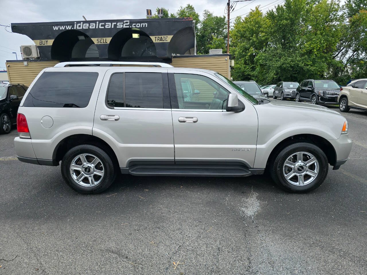 Used 2005 Lincoln Aviator AWD image 2