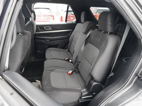 Used 2019 Ford Explorer XLT image 31