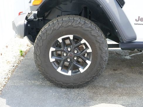 Used 2025 Jeep Wrangler Unlimited Rubicon AWD/4WD image 6
