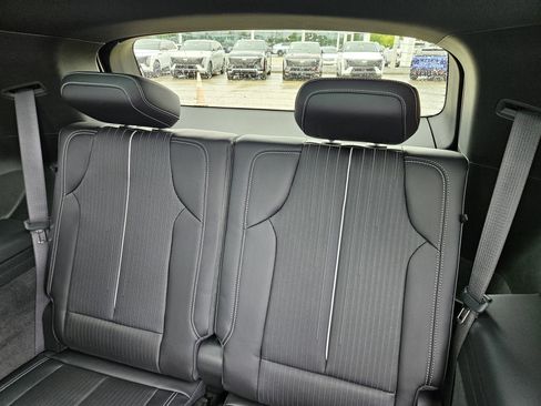 New 2026 Cadillac Vistiq Sport image 15