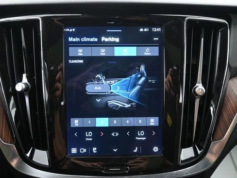 Used 2023 Volvo V60 B5 Cross Country Plus w/ Climate Package image 15