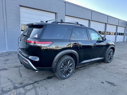 New 2026 Nissan Pathfinder SL w/ SL Premium Package image 4