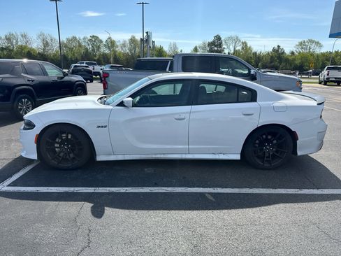 Used 2018 Dodge Charger R/T image 2