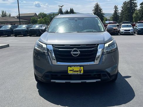 Used 2023 Nissan Pathfinder Platinum AWD/4WD image 2