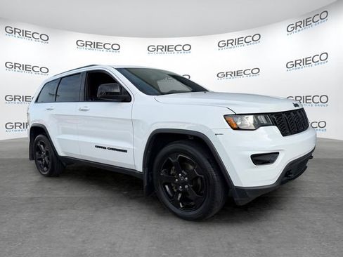 Used 2019 Jeep Grand Cherokee Laredo RWD image 1