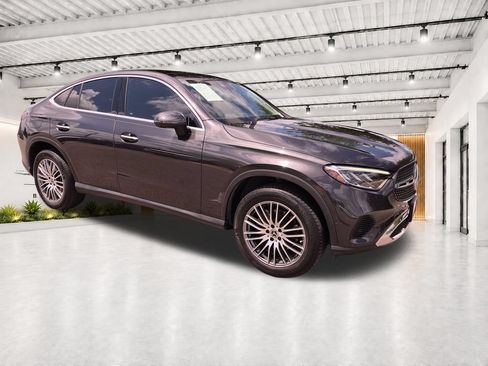 Used 2024 Mercedes-Benz GLC 300 4MATIC image 1