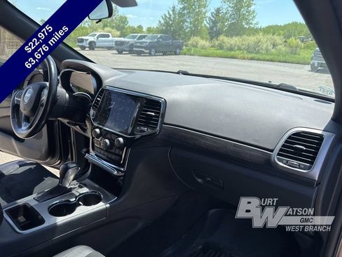 Used 2021 Jeep Grand Cherokee Laredo X AWD/4WD image 35