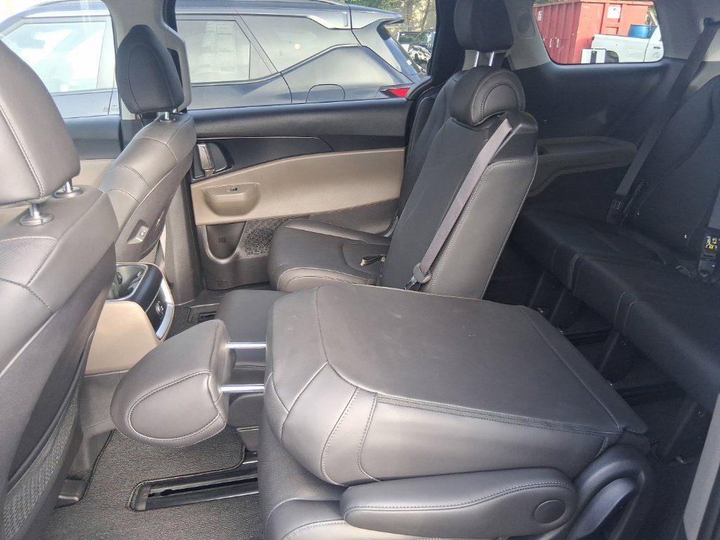 Certified 2026 Kia Carnival FWD image 15