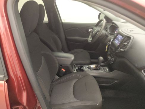 Used 2021 Jeep Cherokee Latitude FWD image 21