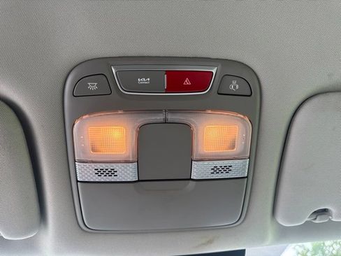 Used 2024 Kia Telluride S FWD image 32