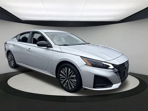 Used 2024 Nissan Altima 2.5 SV image 4