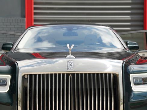 Used 2022 Rolls-Royce Phantom Sedan RWD image 5