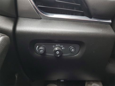 Used 2020 Chevrolet Traverse LT image 36