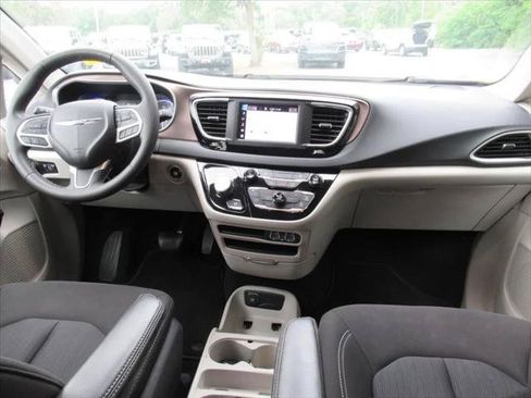 Certified 2023 Chrysler Voyager LX FWD image 12