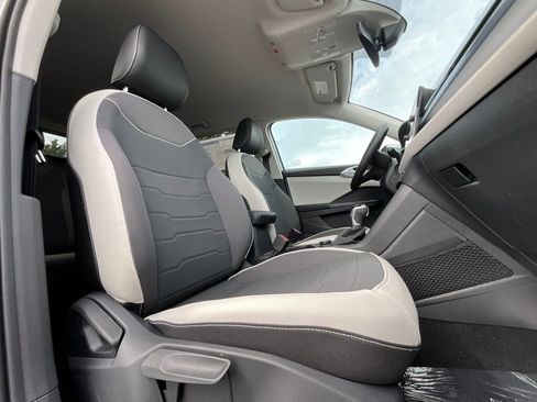 New 2025 Volkswagen Taos SE image 11
