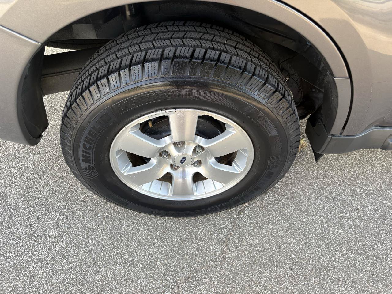 Used 2009 Ford Escape Limited FWD image 17