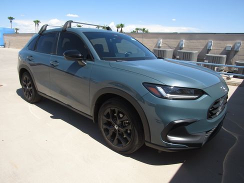 Used 2024 Honda HR-V Sport image 2