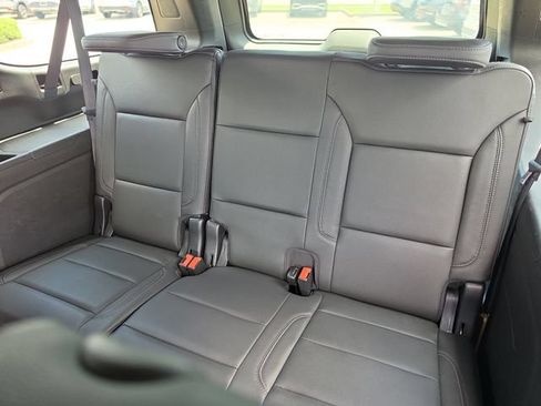 Used 2022 Chevrolet Suburban Z71 w/ Luxury Package AWD/4WD image 13