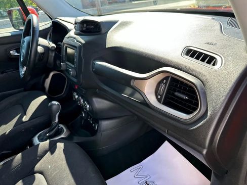 Used 2017 Jeep Renegade Latitude w/ Safety & Security Group AWD/4WD image 33