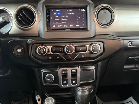 Used 2020 Jeep Wrangler Sport AWD/4WD image 12