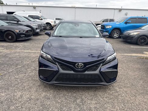 Used 2022 Toyota Camry SE FWD image 2