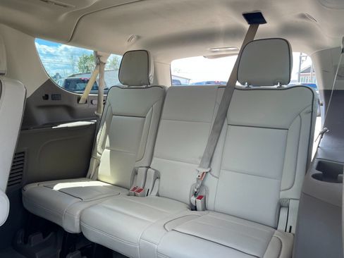 Used 2021 GMC Yukon XL Denali w/ Denali Premium Package AWD/4WD image 17