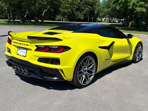 Used 2024 Chevrolet Corvette Z06 RWD image 3