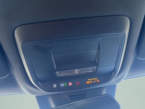 Used 2025 Chevrolet Equinox EV LT image 20