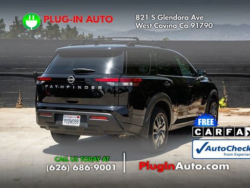 Used 2025 Nissan Pathfinder SV FWD image 4