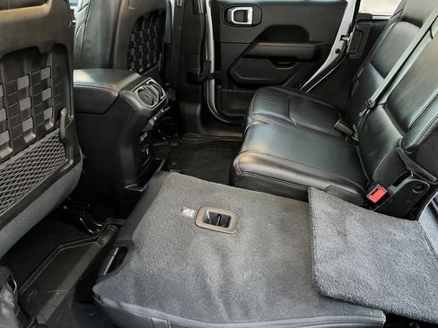 Used 2021 Jeep Wrangler Unlimited Rubicon w/ Uconnect 4C Nav & Sound Group image 17