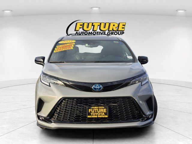 Used 2025 Toyota Sienna XSE w/ XSE Plus Package AWD/4WD image 2