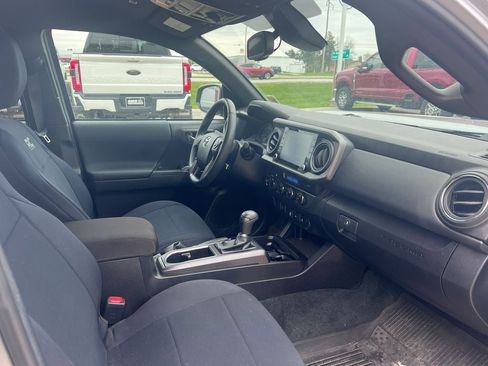 Used 2023 Toyota Tacoma TRD Off-Road AWD/4WD image 17