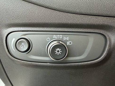 Used 2023 Chevrolet Equinox LS w/ LS Convenience Package FWD image 21