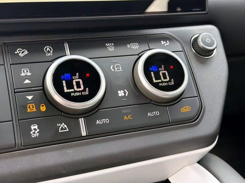 New 2026 Land Rover Defender 110 X-Dynamic SE AWD/4WD image 25