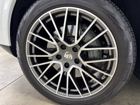 Used 2019 Porsche Cayenne S image 7