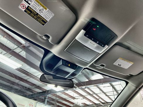 Used 2022 Nissan Rogue SV image 31