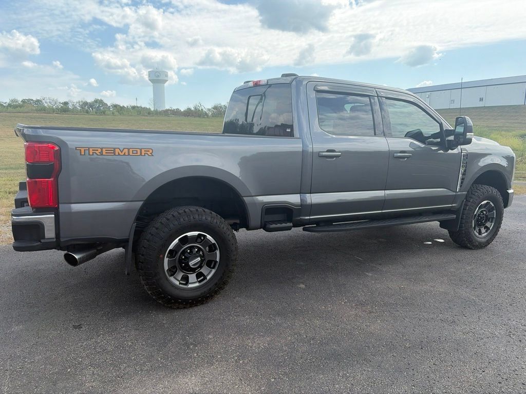 Used 2023 Ford F350 Lariat w/ Lariat Ultimate Package AWD/4WD image 4