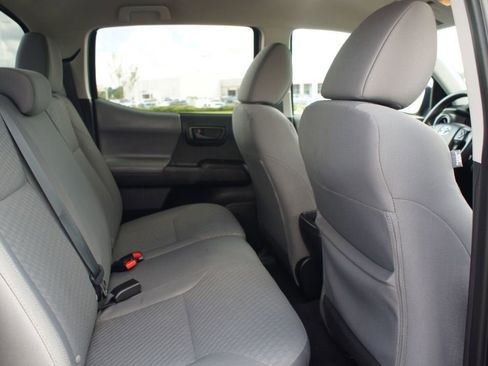 Used 2022 Toyota Tacoma SR w/ SR Convenience Package image 17